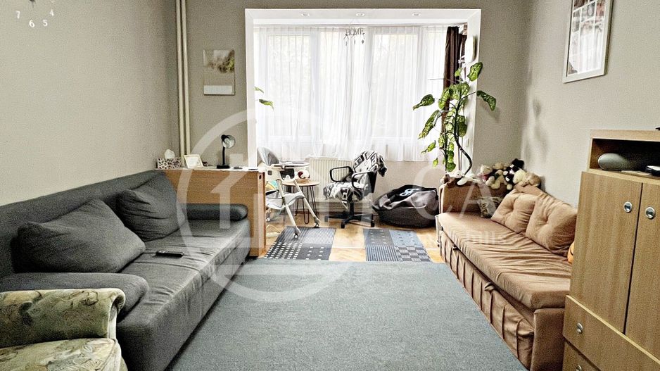 Apartament cu 3 camere de vanzare in zona Rogerius, Oradea - Poză 1