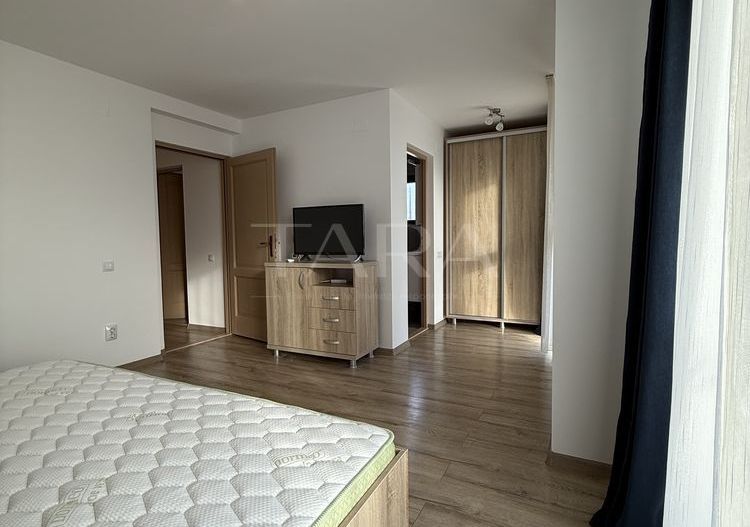 Duplex modern cu grădină amenajată în Europa - Poză 5