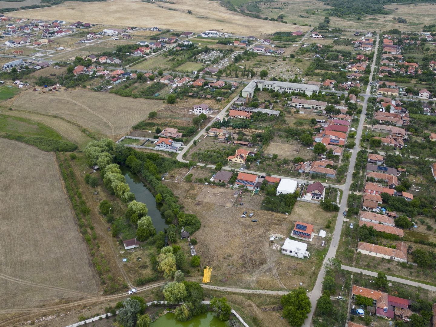 Teren de 7900 mp cu baltă de pescuit în Frumușeni - Poză 10