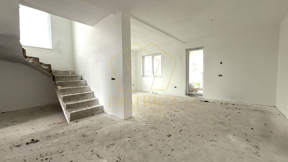 Duplex cu bucatarie inchisa si 4 camere | Sacalaz - Poză 1