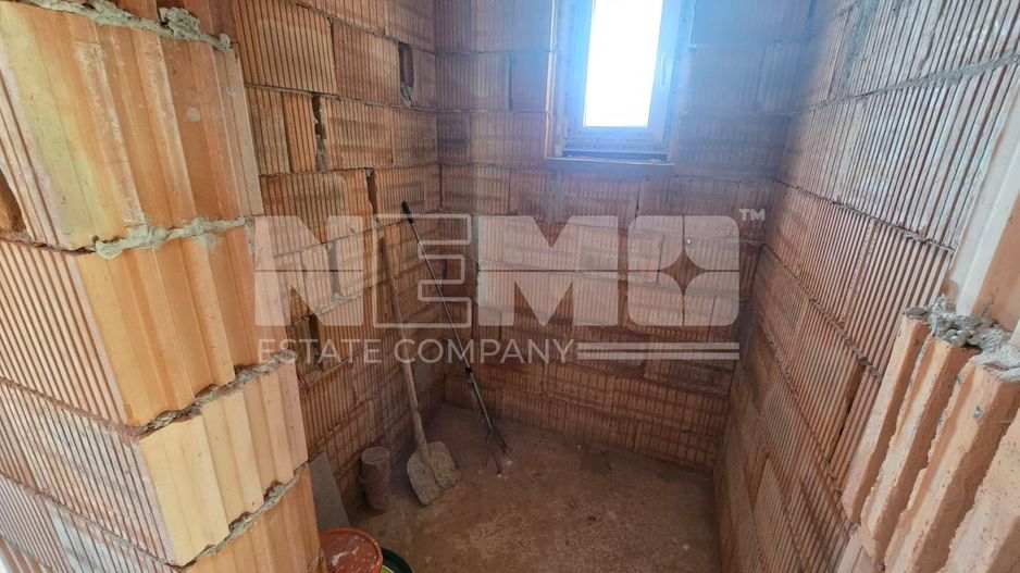 Casă la roșu la 165000 euro I Pe teren de 32 de ari I Măneuți - Poză 9