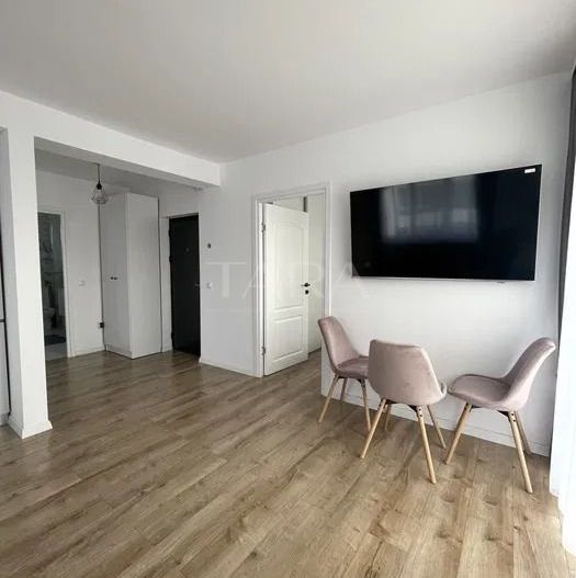 Apartament de vanzare cu 3 camere in Floresti. - Poză 1