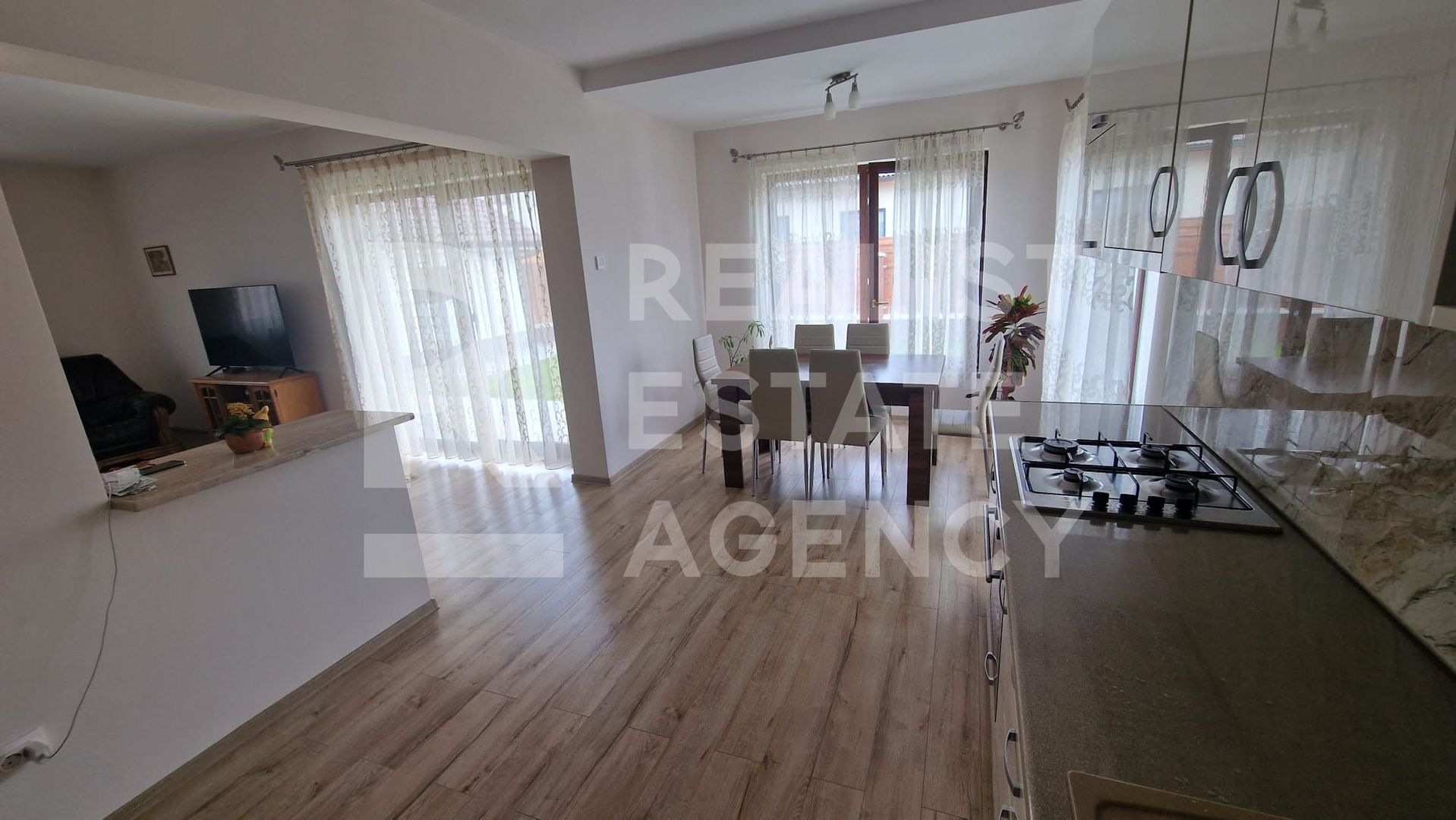 Casă de Vânzare în Tarlungeni, Cartier Izvor Brașov - Poză 7