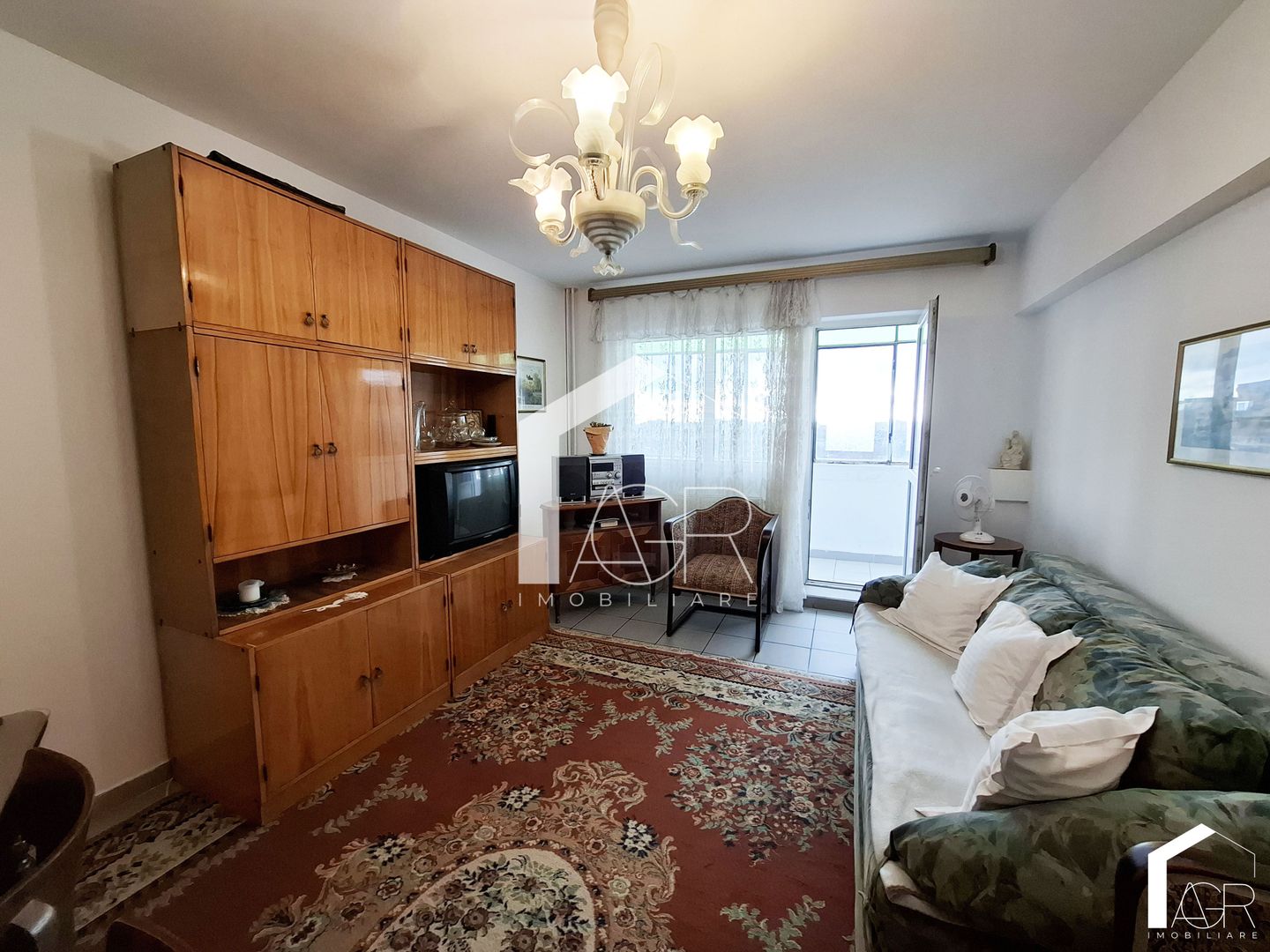 Apartament cu 2 camere, decomandat, confort 1, zona Republicii - Poză 3