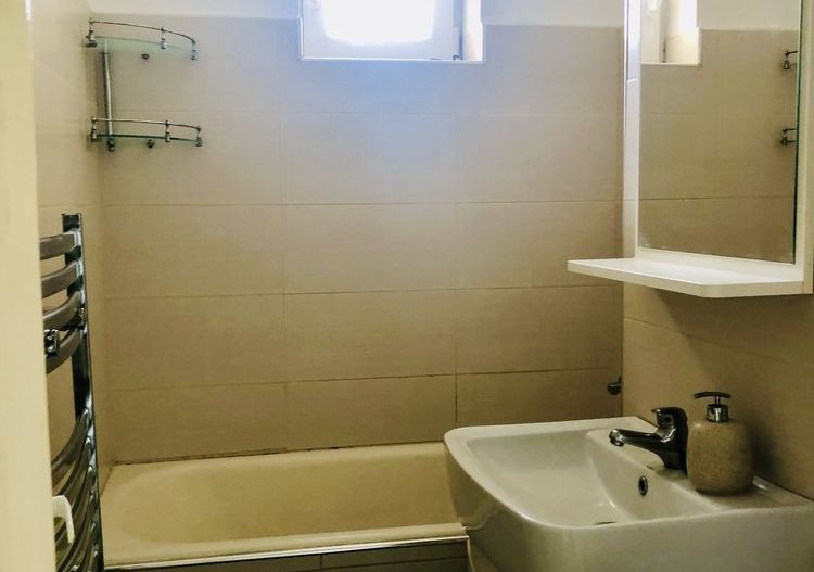 BRASADAS vinde ap 2 cam etaj 3/10 in zona CENTRALA. - Poză 6