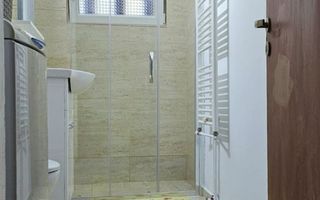 Apartament cu trei camere, zona Centrul Civic,  71 mp - Poză 8