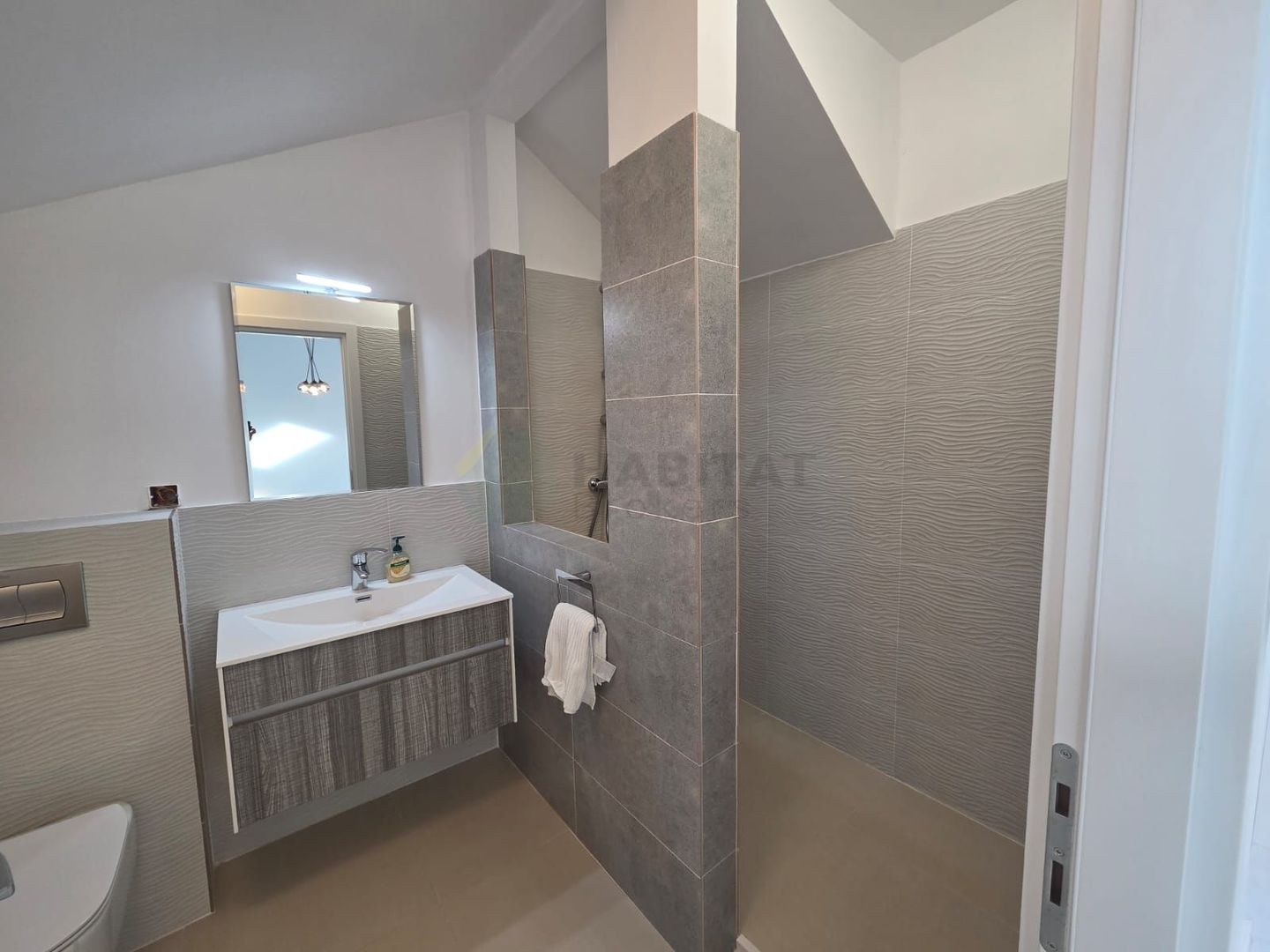 Vilă tip duplex cu mansardă, piscină și design modern – Tunari - Poză 34