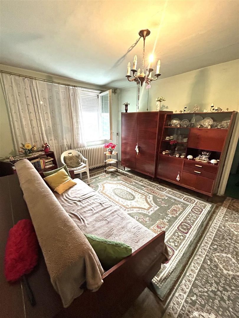 Apartament cu 2 camere semidecomandat zona Rogerius - Poză 1