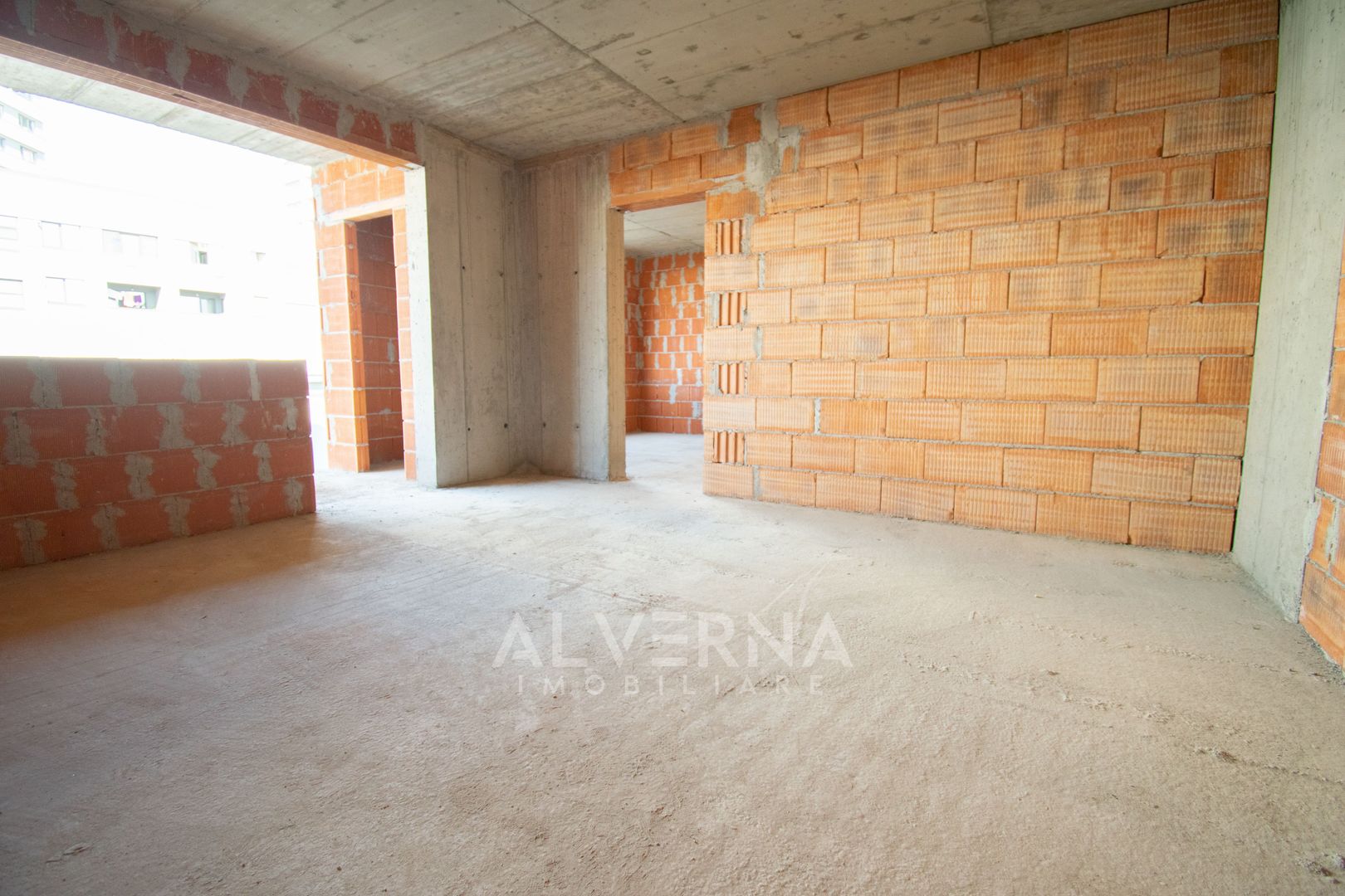Apartament 3 camere,2 bai, intermediar, semifinisat,parcare, zona VIVO - Poză 2