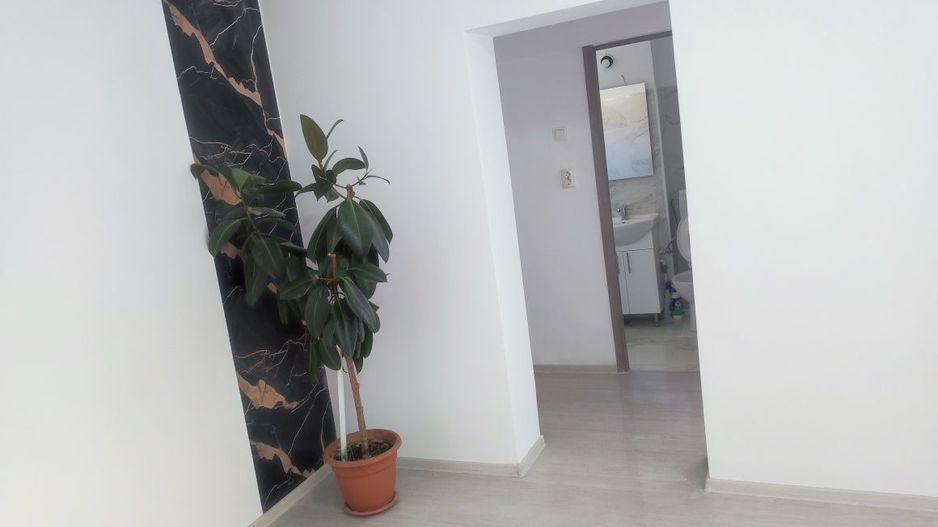 Vând apartament 2 camere - Poză 1