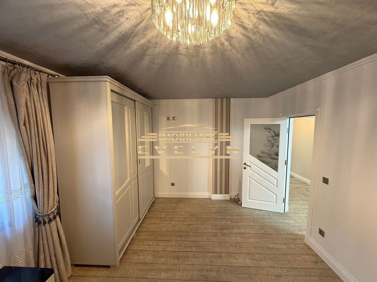 Apartament 3 camere modern zona Piata Mare, parter, 70 mp, renovat integral - Poză 3
