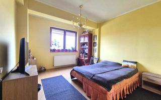 Tractoru, zonă liniștită de case, apartament spațios 3 camere cu garaj - Poză 14