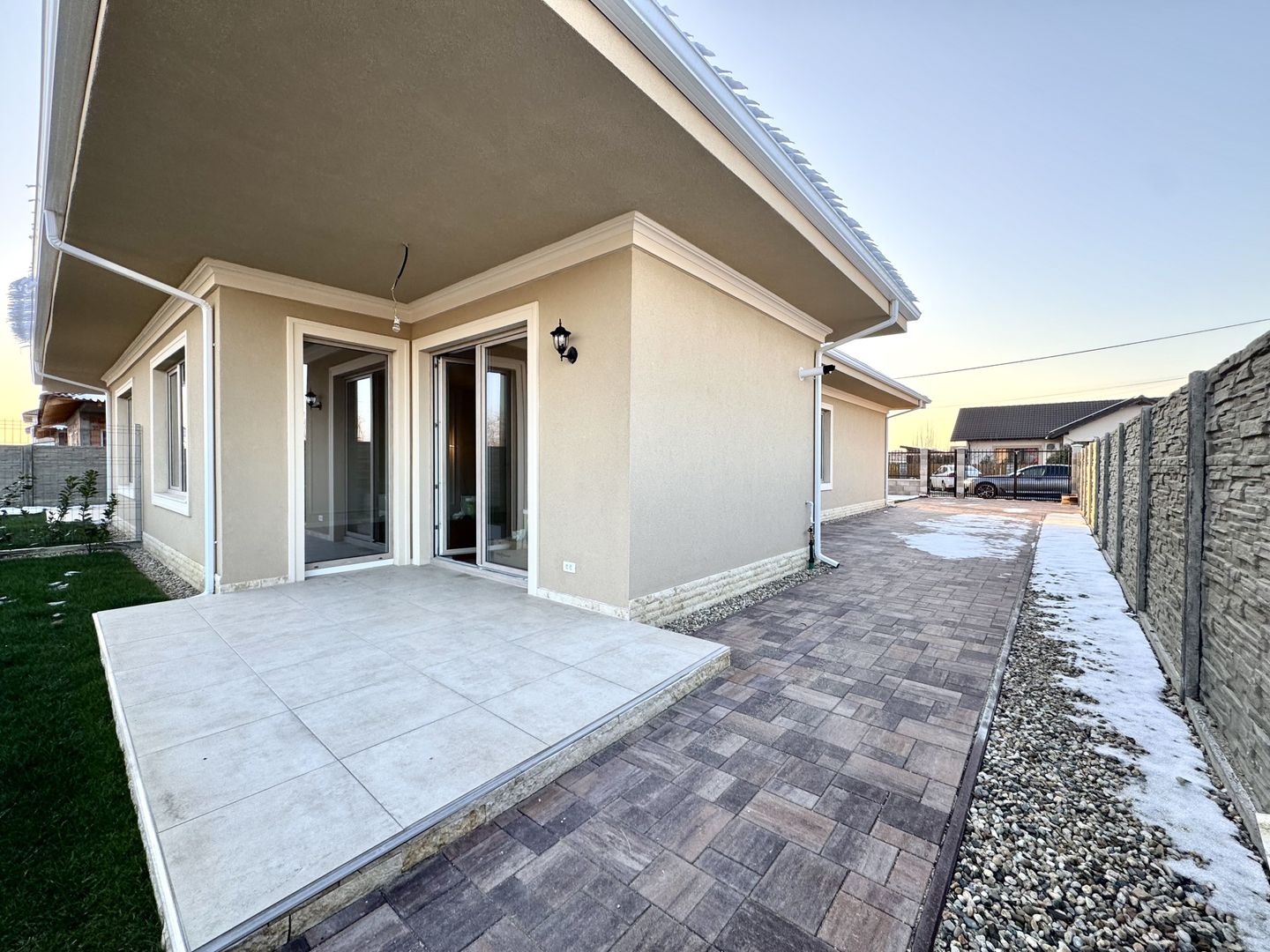 Duplex modern cu grădină, la intrare în Moșnița Nouă - Poză 28