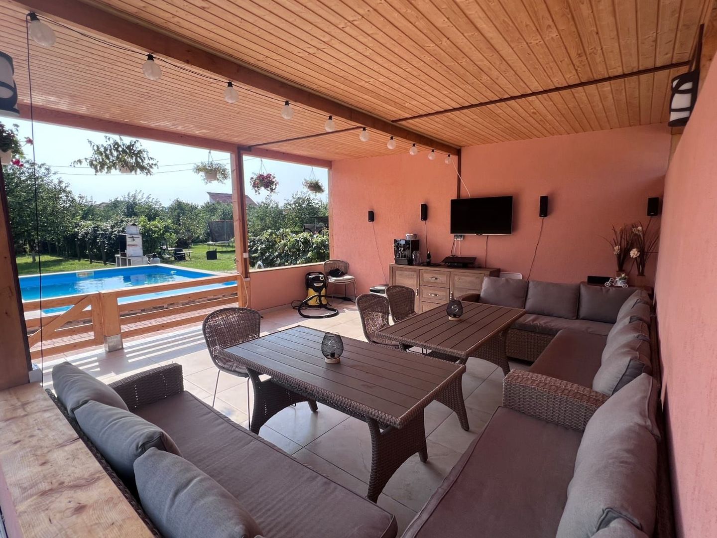 Casă spațioasă cu piscină, de vânzare în Simeria - Poză 8