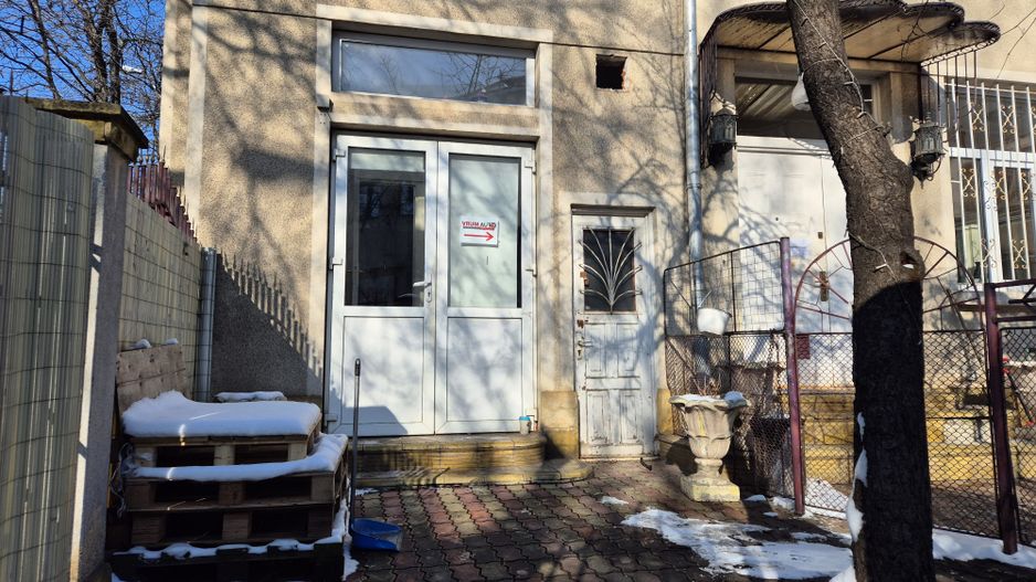 Spatiu comercial 39,22 mp + 18,17 mp pivnita + curte 18 mp - sos. Viilor - Poză 14