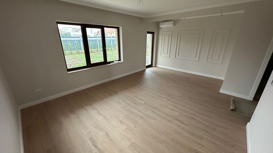 CASA TIP DUPLEX DESPARTIT PRIN GARAJ - Poză 17