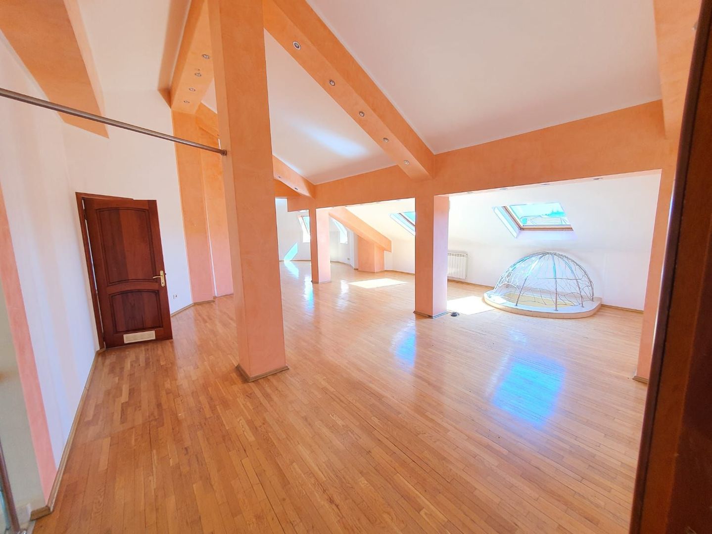 Vila unicata | Teren de 3000 m2 | Piscina si vegetatie matura - Poză 16