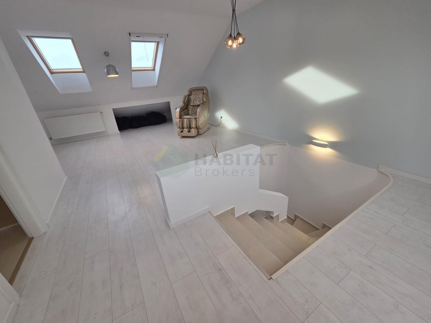 Vilă  cu mansardă, piscină și design modern – Tunari - Poză 26