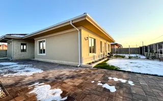 Duplex modern cu grădină, la intrare în Moșnița Nouă - Poză 26