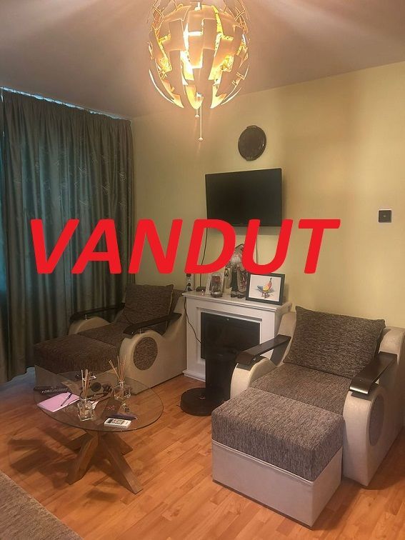 Apartament 2 camere, etaj 3, Trivale, la intrare in cartier - Poză 1