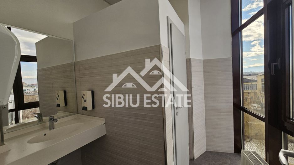 Spatiu de birouri de inchriat locatie centrala si vizibilitate buna - Poză 28