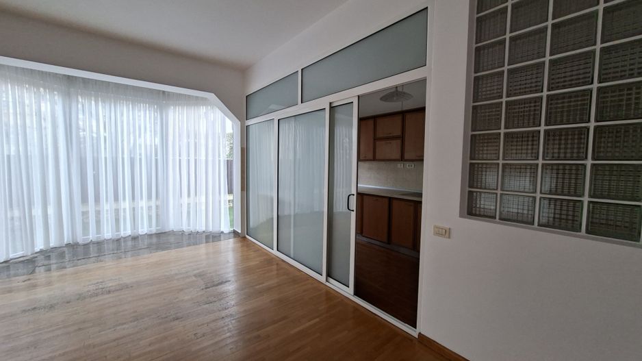 Vilă luminoasă I Gradina mare si loc de joacă privat I Iancu Nicolae - Poză 6