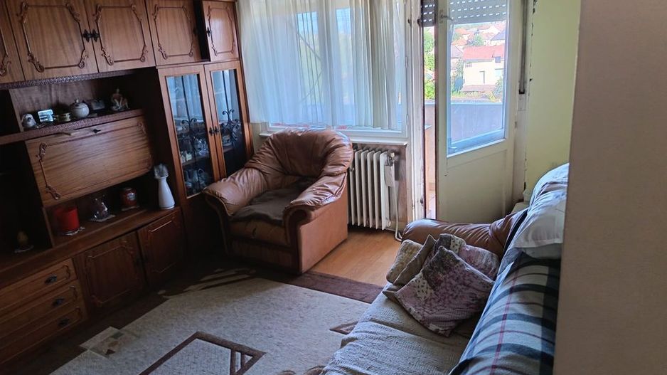 BRASADAS vinde ap 3 cam etaj 4. - Poză 1