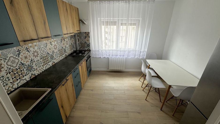 Închiriere Apartament cu 3 camere Dristor, 80 mp, 2 bai, etaj 7 - Poză 2