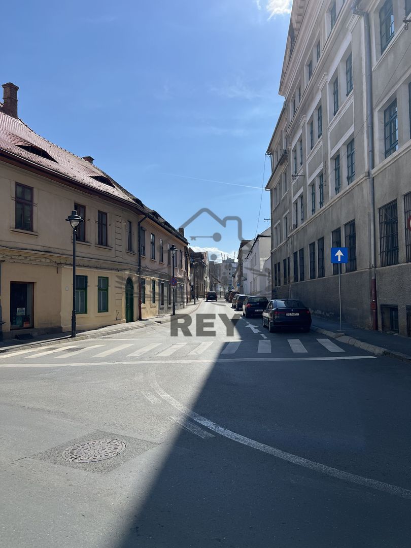 Patru spatii comerciale + locuinta + teren construibil / zona Centrala - Poză 3
