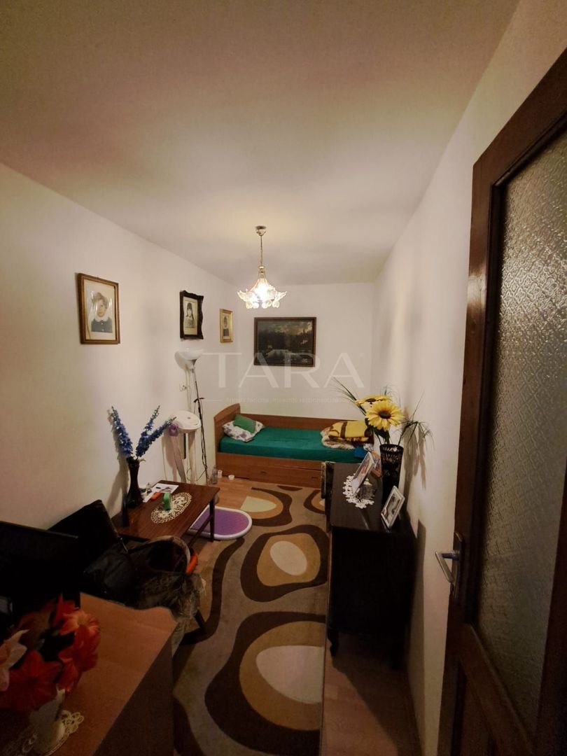 Casă cu 5 camere, zonă semicentrală, ideală pentru locuință sau birou. - Poză 3