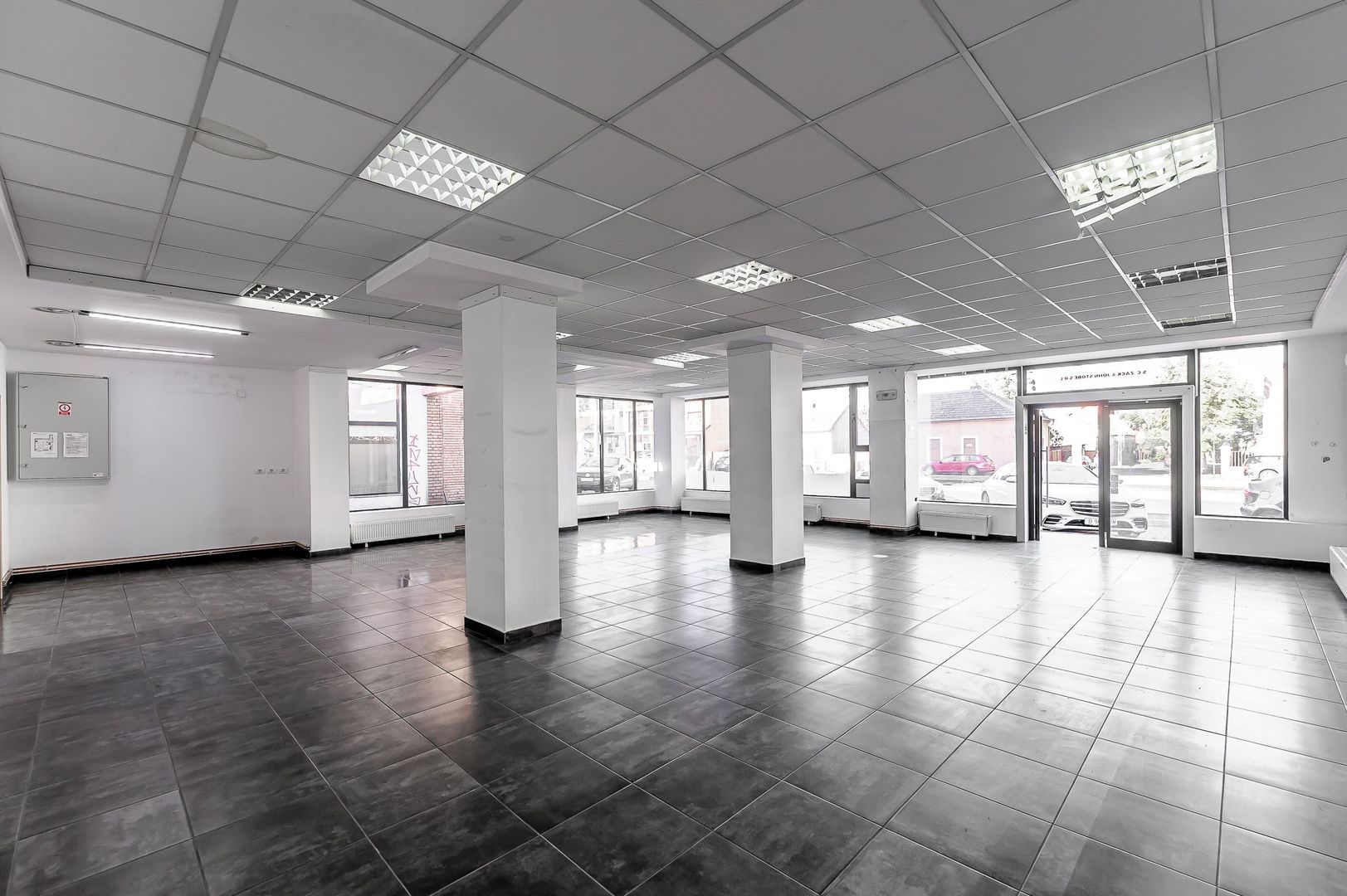 Spațiu comercial cu vitrină de 20 m, Micalaca Arad. - Poză 2