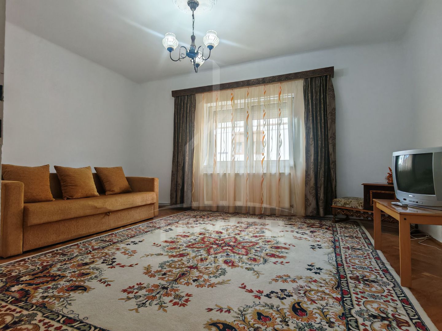 Casă individuală cu 3 camere, curte , în Sibiu, zona Lupeni - Poză 2