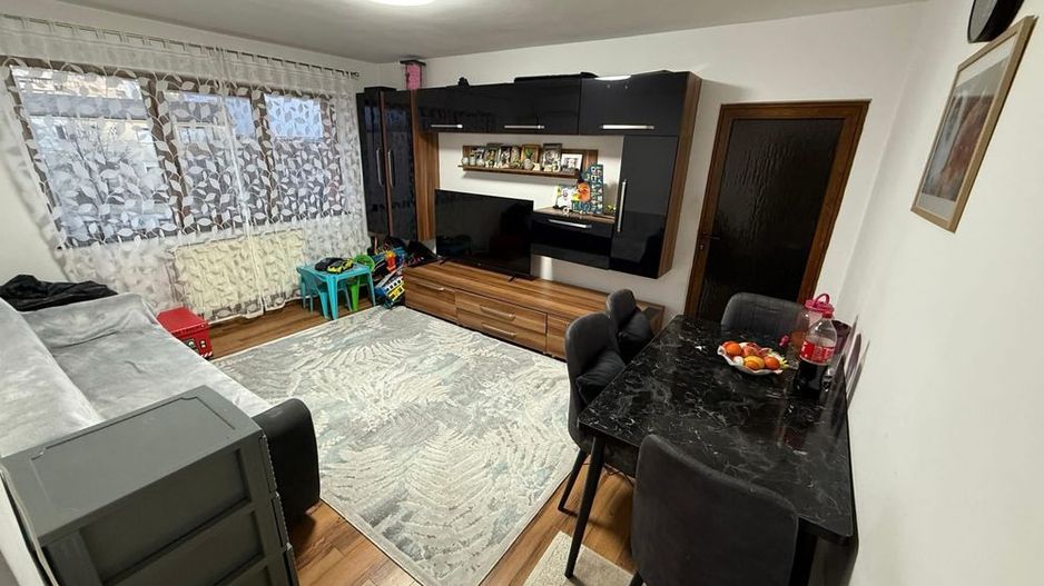 BRASADAS vinde ap 2 cam etaj 4/4 in Micro 15. - Poză 1