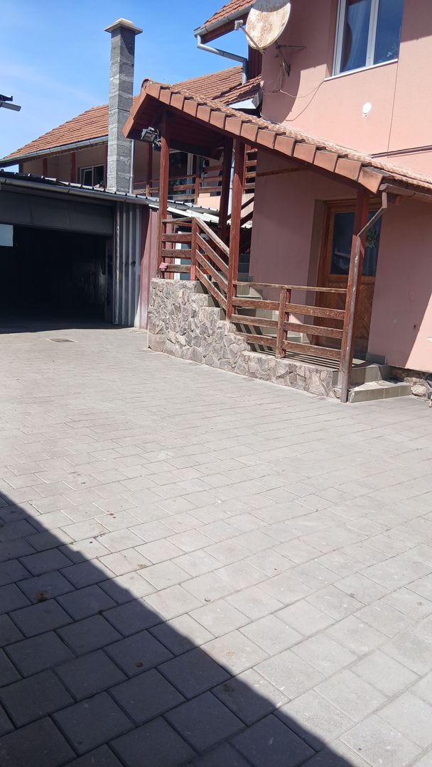 Casă individuală de vânzare în Șura Mare – ideală pentru 2-3 familii - Poză 30