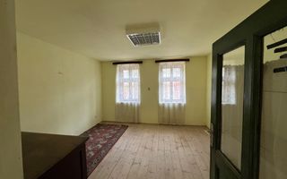 Casă de vânzare în Slatina-Nera. Un refugiu aproape de natură. - Poză 2