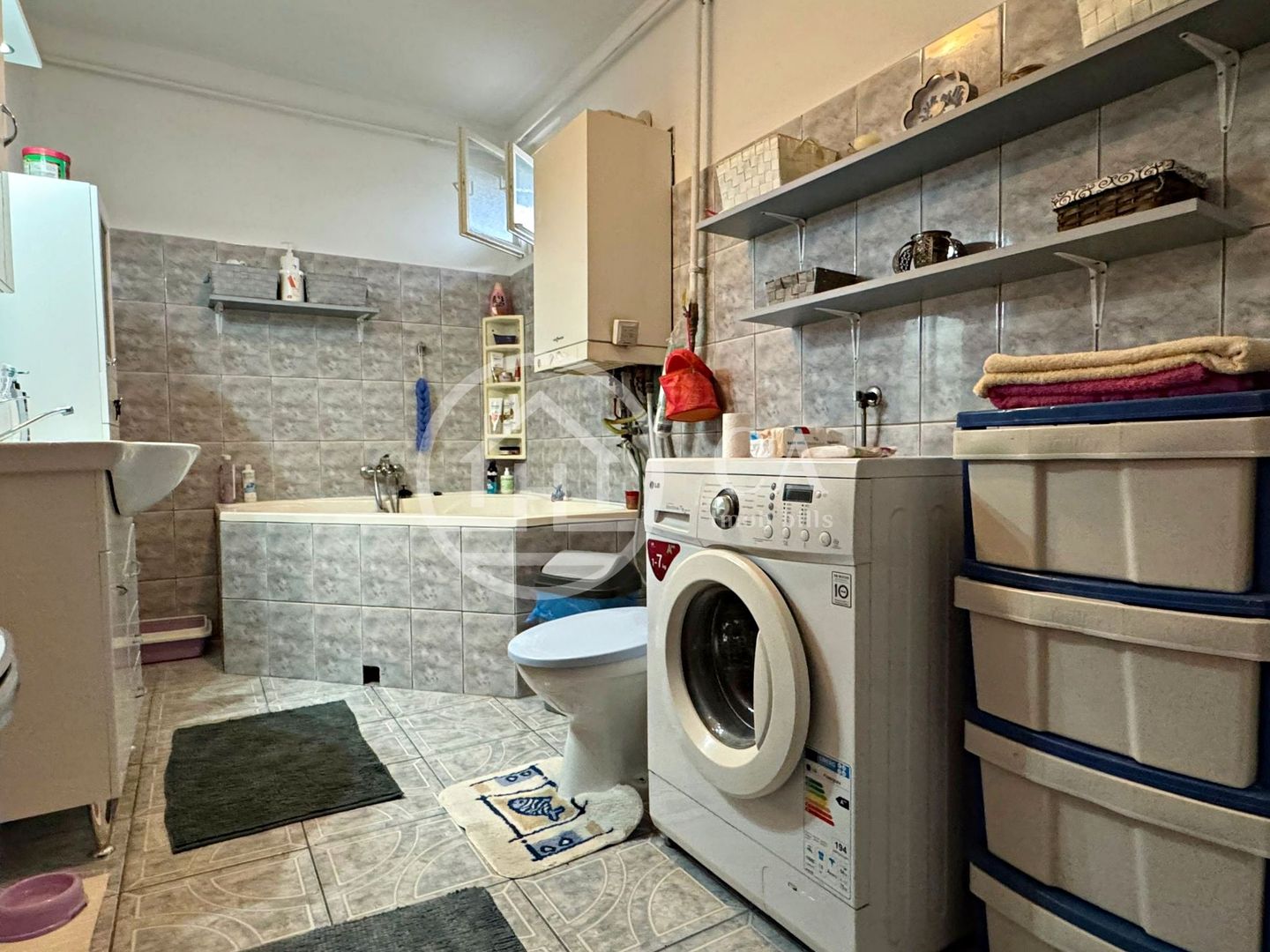 Casă de vânzare cu 4 camere si teren de 1000 mp in Salard, Bihor - Poză 19