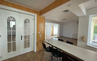 Vilă Individuală Spațioasă în Zona Iancu Nicolae - Poză 3