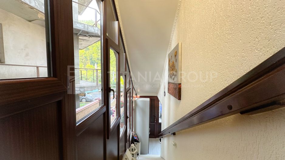 Vilă elegantă în Sinaia pe Calea Prahovei - Poză 14