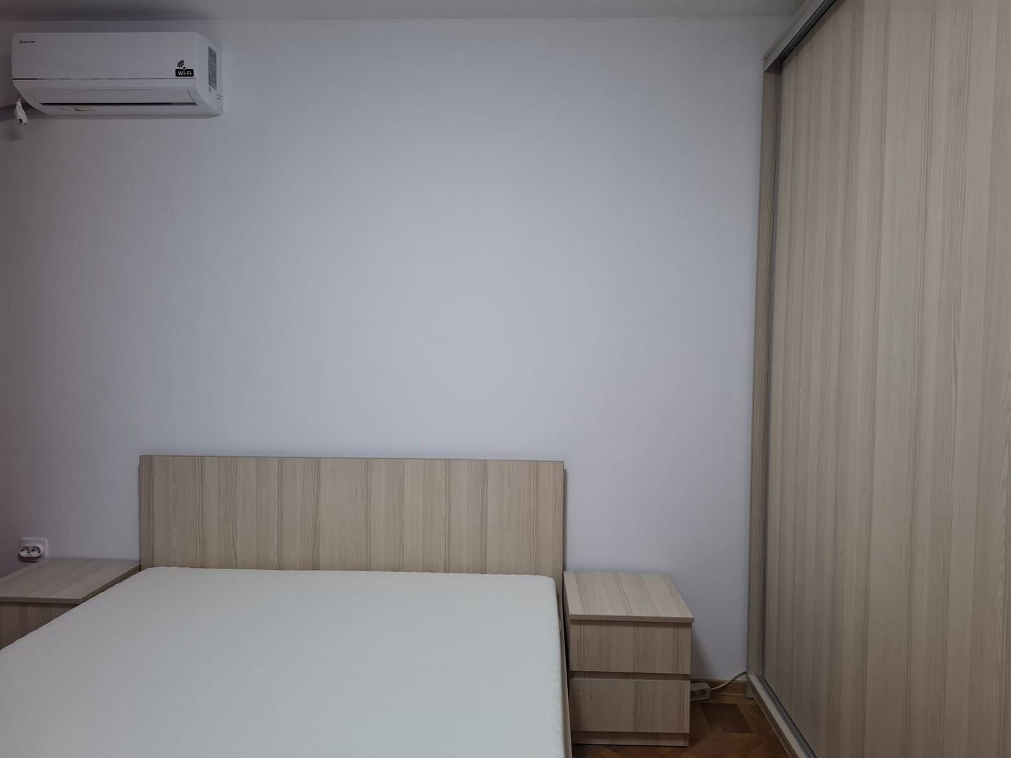 URGENT!, renovat complet, vedere spate, mobilat/utilat modern, liber - Poză 7