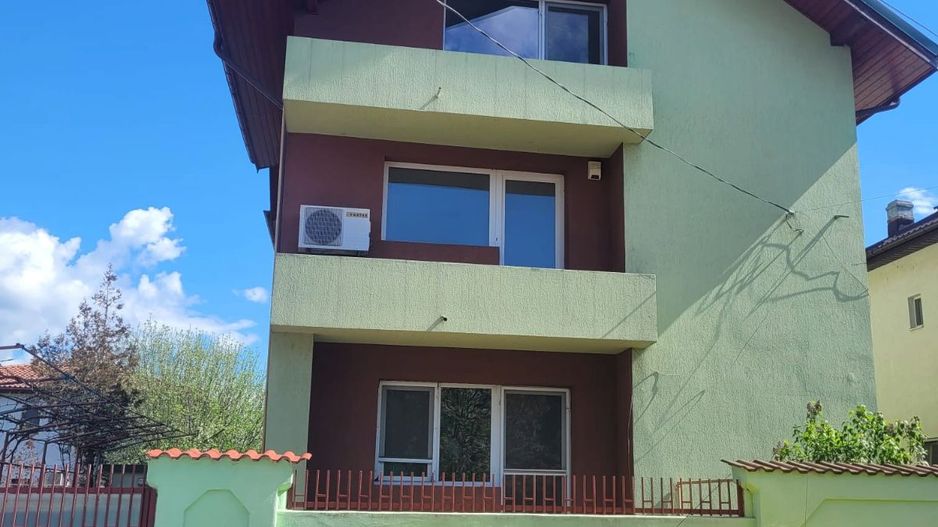 Vilă spațioasă S+P+1E+M | Chitila | Str. 8 Martie - Poză 1