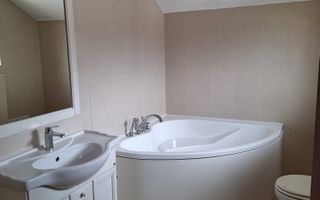 Casa deosebită în Europa – stil clasic, terase și grădină amenajata - Poză 15