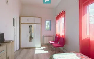 Casă cu 7 camere și teren generos în Șofronea - Poză 11