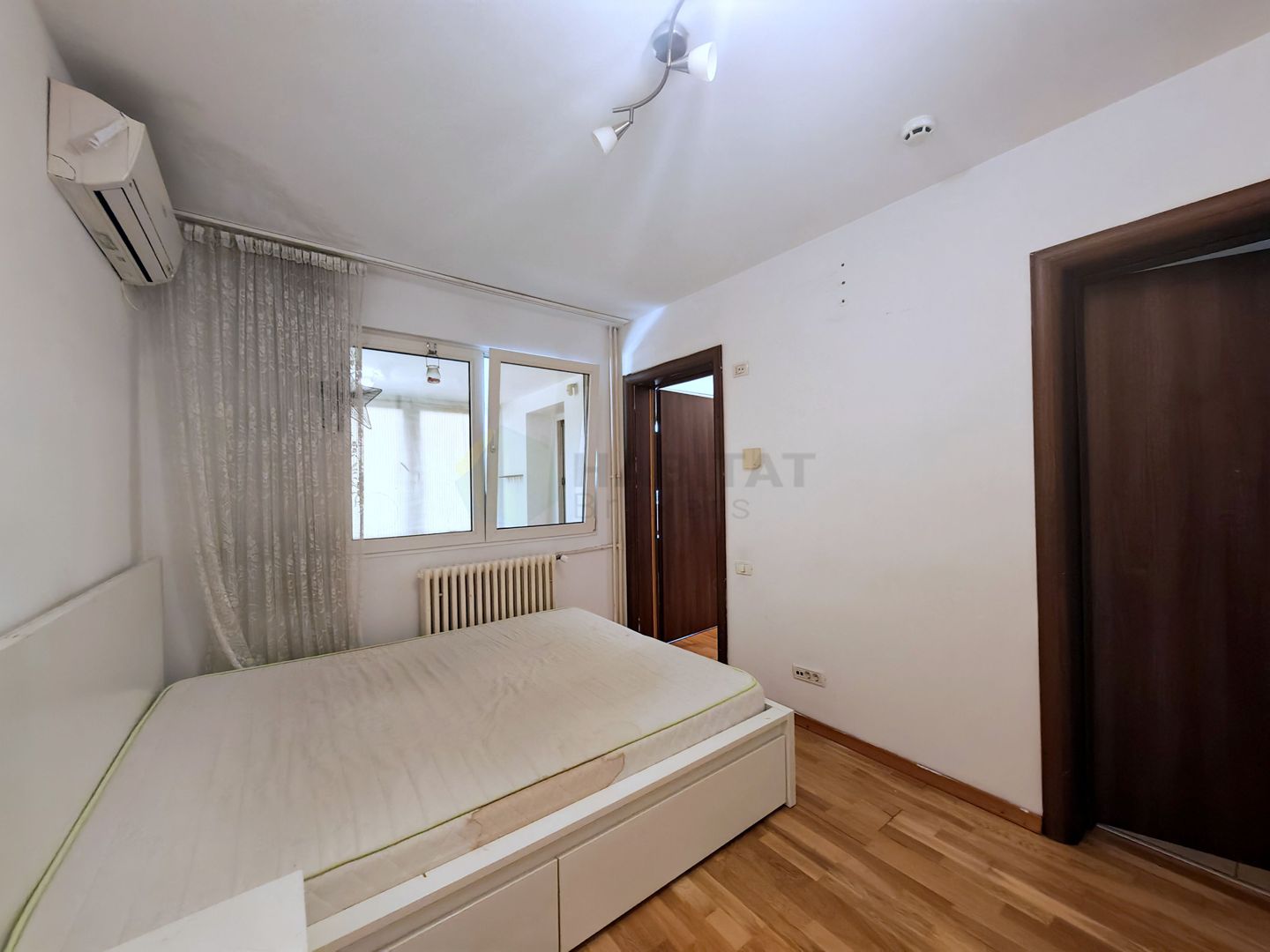 Apartament cu trei camere in inima cartierului Titan - Poză 2