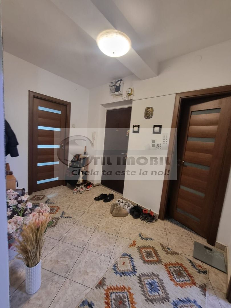 Apartament cu 3 camere decomandat, la etajul 6, in Piata Unirii ! - Poză 2