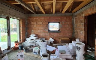 Casa la rosu cu toate utilitatile - Poză 5