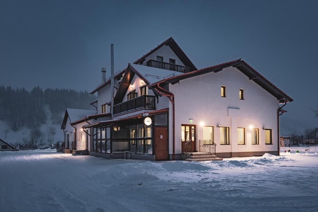 Oportunitate de Investiție – Hotel de Vânzare în Moieciu de Jos - Poză 2