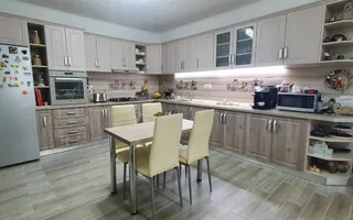 Casa 10 camere, 1000 mp teren, la asfalt, Barabant - Poză 11