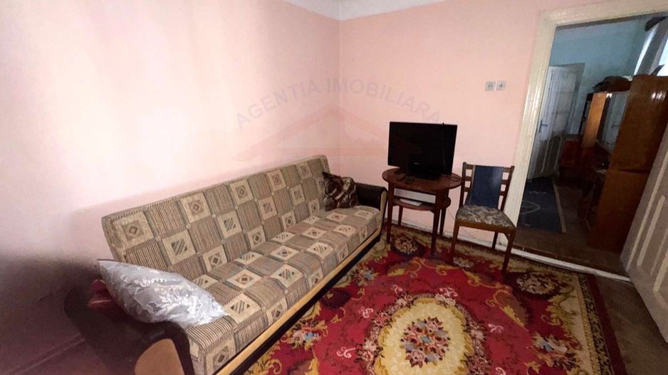 Casă cu arhitectură pragmatică în zona Port - Poză 3