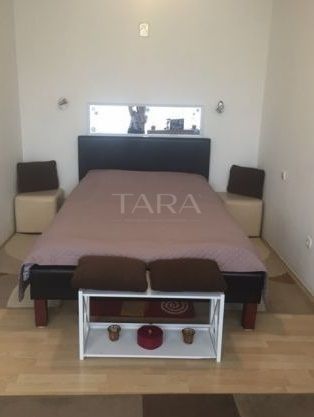Apartament cu terasă generoasă – zona Petrom. - Poză 5