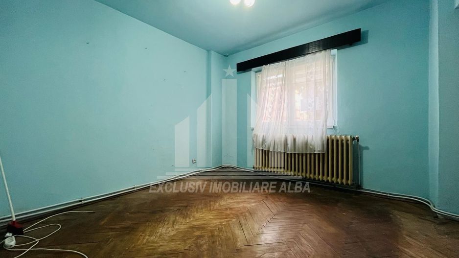 Apartament cu 4 camere decomandate, 2 bai, Cetate - Poză 3